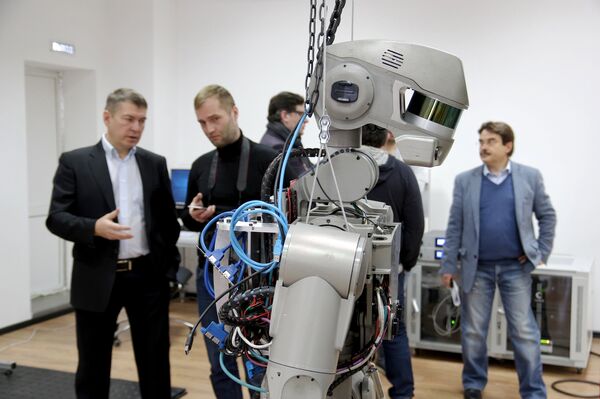 Испытание антропоморфного робота Федор проекта Спасатель в лаборатории на базе НПО Андроидная техника в Магнитогорске Испытание антропоморфного робота Федор проекта Спасатель в лаборатории на базе НПО Андроидная техника в Магнитогорске