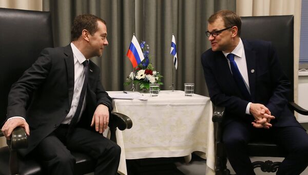Председатель правительства РФ Дмитрий Медведев и премьер-министр Финляндии Юха Сипиля во время встречи в Оулу. 9 декабря 2016 Председатель правительства РФ Дмитрий Медведев и премьер-министр Финляндии Юха Сипиля во время встречи в Оулу. 9 декабря 2016