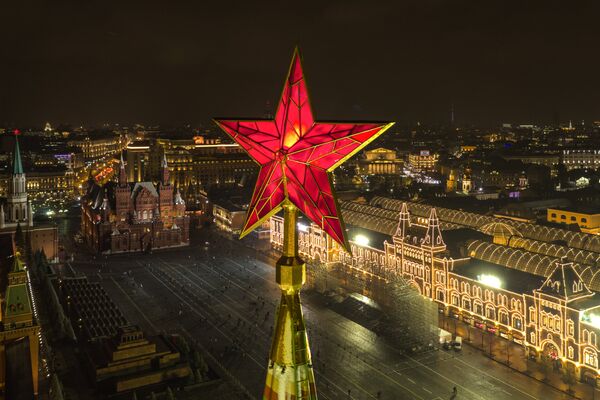 Звезда на Спасской башне Московского Кремля Звезда на Спасской башне Московского Кремля