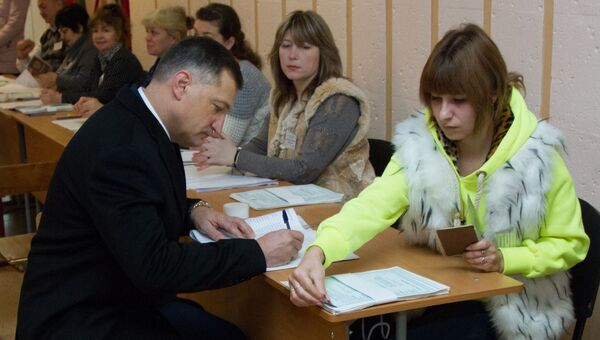 Председатель правительства Приднестровья Павел Прокудин во время голосования на выборах президента Приднестровья Председатель правительства Приднестровья Павел Прокудин во время голосования на выборах президента Приднестровья