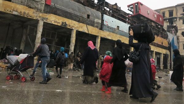 Беженцы в освобожденном квартале восточного Алеппо Беженцы в освобожденном квартале восточного Алеппо