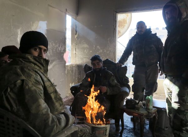 Военнослужащие в освобожденном квартале восточного Алеппо Военнослужащие в освобожденном квартале восточного Алеппо