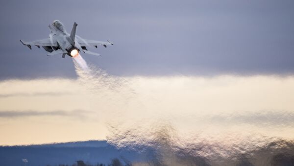 Истребитель F-16. Архивное фото Истребитель F-16. Архивное фото