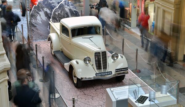 Автомобиль ГАЗ-М-415 на выставке Герои своего времени Автомобиль ГАЗ-М-415 на выставке Герои своего времени