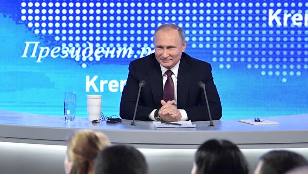 Президент РФ Владимир Путин на двенадцатой большой ежегодной пресс-конференции в Центре международной торговли на Красной Пресне. 23 декабря 2016 Президент РФ Владимир Путин на двенадцатой большой ежегодной пресс-конференции в Центре международной торговли на Красной Пресне. 23 декабря 2016