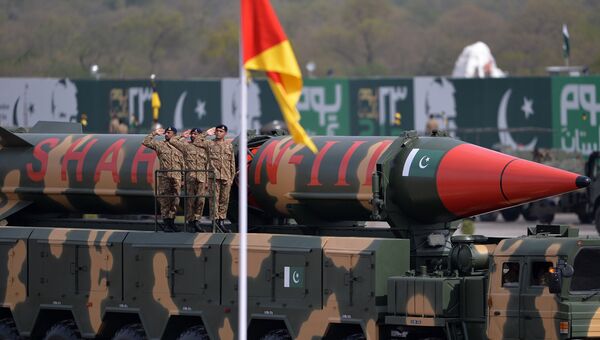 Баллистическая ракета Шахин-3 армии Пакистана во время военного парада в Исламабаде. Архивное фото Баллистическая ракета Шахин-3 армии Пакистана во время военного парада в Исламабаде. Архивное фото