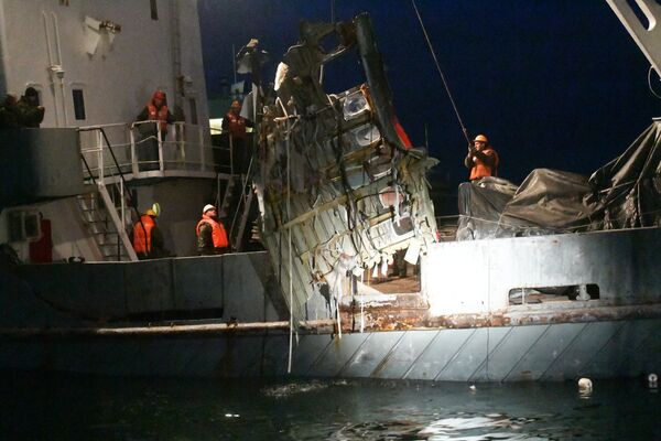 Поисковые работы в акватории Черного моря в районе крушения самолета ТУ-154 Поисковые работы в акватории Черного моря в районе крушения самолета ТУ-154