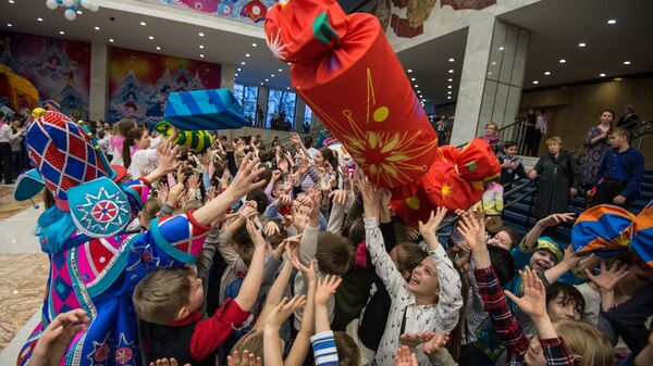 Новогоднее представление в Государственном Кремлевском дворце в Москве Новогоднее представление в Государственном Кремлевском дворце в Москве