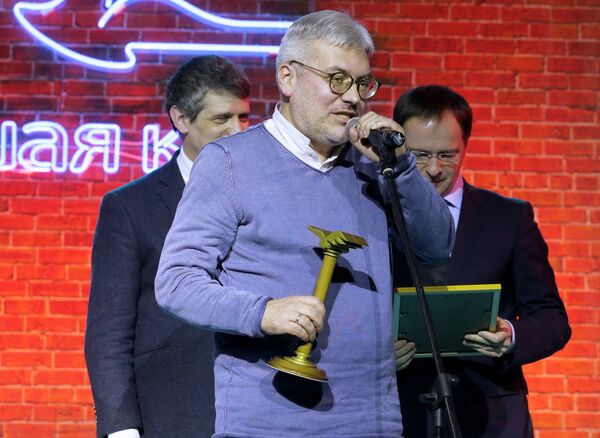 Писатель Евгений Водолазкин (на первом плане), получивший второе место за роман Авиаторна церемонии вручения Национальной литературной премии Большая книга Писатель Евгений Водолазкин (на первом плане), получивший второе место за роман Авиаторна церемонии вручения Национальной литературной премии Большая книга