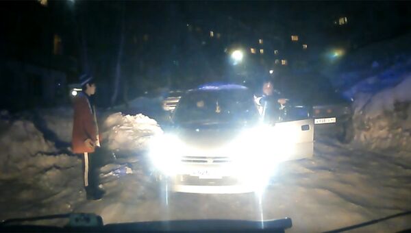 Стоп-кадр записи камеры видеорегистратора автомобиля скорой помощи в Петропавловске-Камчатском Стоп-кадр записи камеры видеорегистратора автомобиля скорой помощи в Петропавловске-Камчатском
