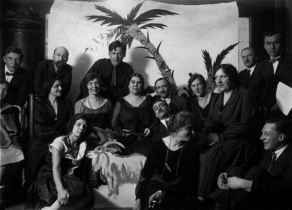 Встреча Нового года в доме профессора Баранова на Моховой улице. 1926 год Встреча Нового года в доме профессора Баранова на Моховой улице. 1926 год