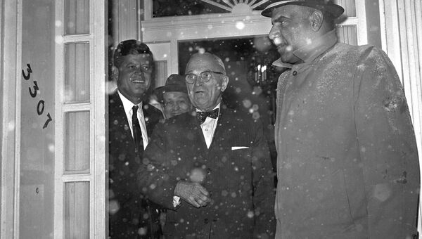 Гарри Трумэн и Джон Кеннеди накануне инаугурации, 1961 год Гарри Трумэн и Джон Кеннеди накануне инаугурации, 1961 год