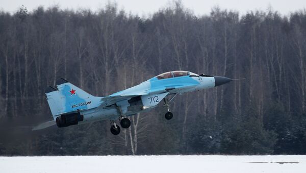 Авиационный комплекс МиГ-35 во время летной демонстрации на презентации в Московской области Авиационный комплекс МиГ-35 во время летной демонстрации на презентации в Московской области