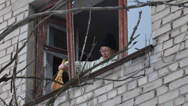 Последствия ночного обстрела в Донецке Последствия ночного обстрела в Донецке