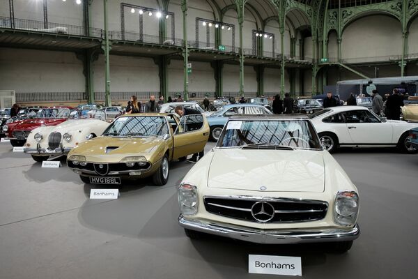 Mercedes-Benz 280 SL Convertible на выставке старинных автомобилей аукционного дома Bonhams Mercedes-Benz 280 SL Convertible на выставке старинных автомобилей аукционного дома Bonhams