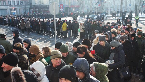 Прощание с командиром батальона ополчения ДНР Сомали Михаилом Толстых (позывной Гиви) в Донецке. 10 февраля 2017 Прощание с командиром батальона ополчения ДНР Сомали Михаилом Толстых (позывной Гиви) в Донецке. 10 февраля 2017