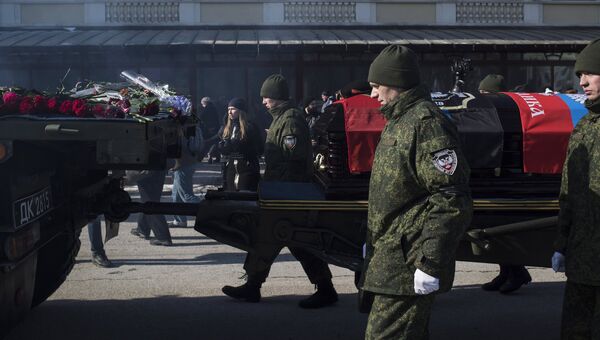 Прощание с командиром батальона ополчения ДНР Сомали Михаилом Толстых (позывной Гиви) в Донецке Прощание с командиром батальона ополчения ДНР Сомали Михаилом Толстых (позывной Гиви) в Донецке