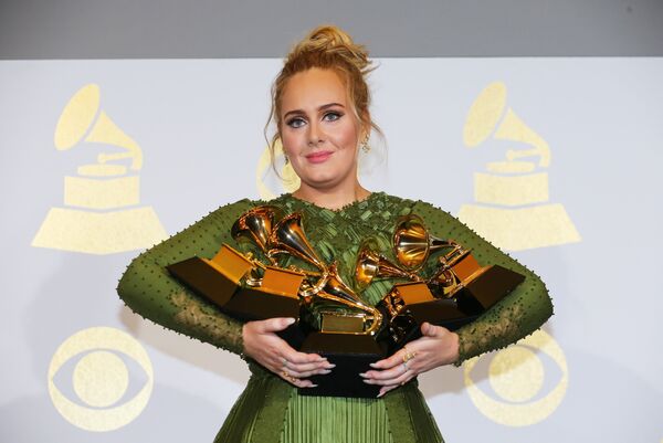 Певица Адель на 59-й ежегодной премии Грэмми в Лос-Анджелесе, 12 февраля 2017 Певица Адель на 59-й ежегодной премии Грэмми в Лос-Анджелесе, 12 февраля 2017