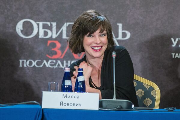 Милла Йовович на пресс-конференции фильма Обитель зла: Последняя глава в Москве Милла Йовович на пресс-конференции фильма Обитель зла: Последняя глава в Москве