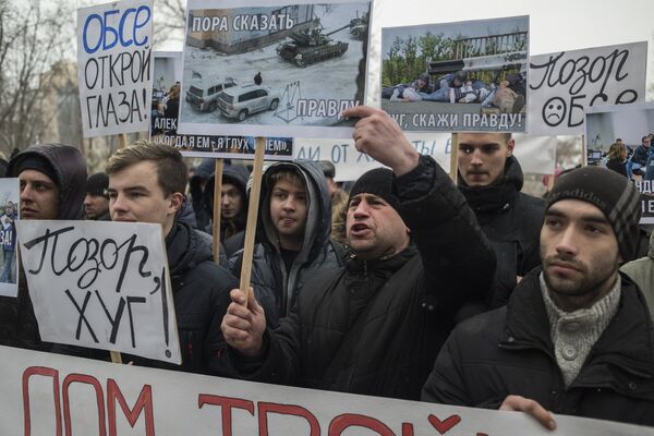 Митинг жителей Донецка против необъективной работы миссии ОБСЕ на Донбассе Митинг жителей Донецка против необъективной работы миссии ОБСЕ на Донбассе