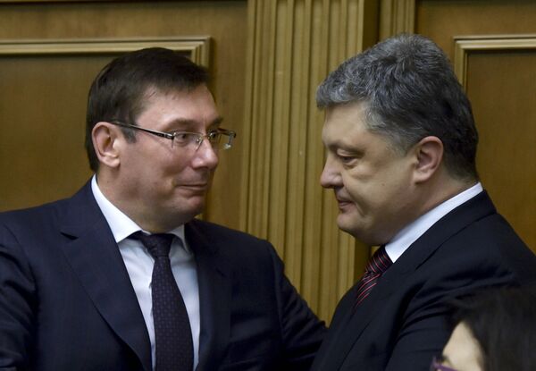 Юрий Луценко, назначенный новым генеральным прокурором Украины, и президент Украина Петр Порошенко на заседании Верховной рады Украины Юрий Луценко, назначенный новым генеральным прокурором Украины, и президент Украина Петр Порошенко на заседании Верховной рады Украины