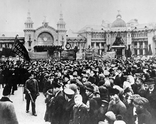 Демонстрация в дни Февральской революции 1917 года Демонстрация в дни Февральской революции 1917 года