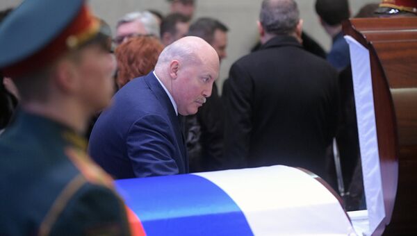 Член Комитета СФ по экономической политике Дмитрий Мезенцев на церемонии прощания с постоянным представителем РФ при ООН Виталием Чуркиным Член Комитета СФ по экономической политике Дмитрий Мезенцев на церемонии прощания с постоянным представителем РФ при ООН Виталием Чуркиным