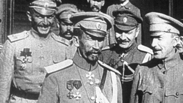 Генерал Лавр Корнилов. Москва, Большой театр, 12-15 августа 1917 года. Генерал Лавр Корнилов. Москва, Большой театр, 12-15 августа 1917 года.