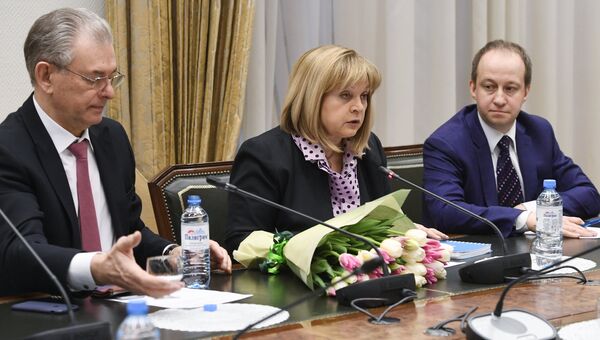 Председатель Центральной избирательной комиссии РФ Элла Памфилова во время встречи с лидером партии Патриоты России Геннадием Семигиным Председатель Центральной избирательной комиссии РФ Элла Памфилова во время встречи с лидером партии Патриоты России Геннадием Семигиным