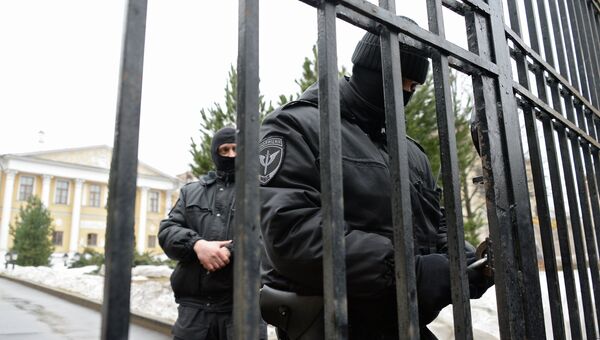 Сотрудники правоохранительных органов в московском Международном центре Рерихов. Архивное фото Сотрудники правоохранительных органов в московском Международном центре Рерихов. Архивное фото