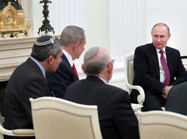 Президент РФ Владимир Путин и премьер-министр Израиля Биньямин Нетаньяху во время встречи. 9 марта 2017 Президент РФ Владимир Путин и премьер-министр Израиля Биньямин Нетаньяху во время встречи. 9 марта 2017