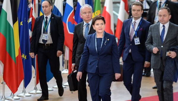 Премьер-министр Польши Беата Шидло перед началом официальной встречи глав государств и правительств стран Евросоюза в Брюсселе Премьер-министр Польши Беата Шидло перед началом официальной встречи глав государств и правительств стран Евросоюза в Брюсселе