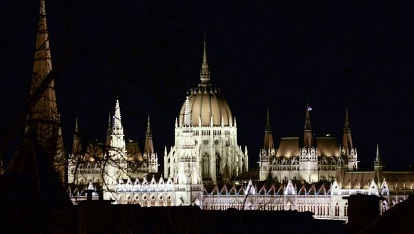 Здание парламента в Будапеште. Архивное фото Здание парламента в Будапеште. Архивное фото