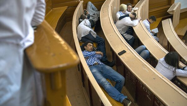 Дневной сон не должен превышать 45 минут. Дневной сон не должен превышать 45 минут.