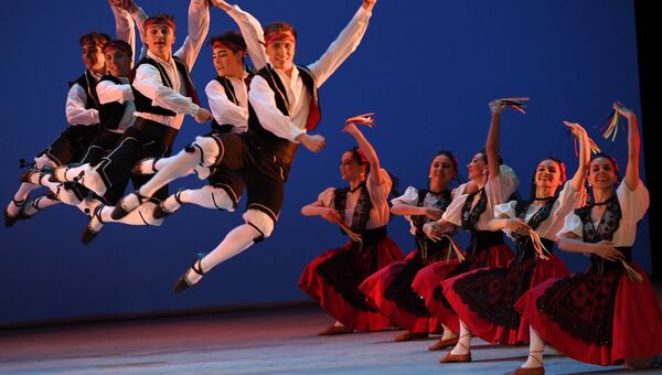 Концерт, посвященный 80-летию Государственного академического ансамбля народного танца имени Игоря Моисеева Концерт, посвященный 80-летию Государственного академического ансамбля народного танца имени Игоря Моисеева