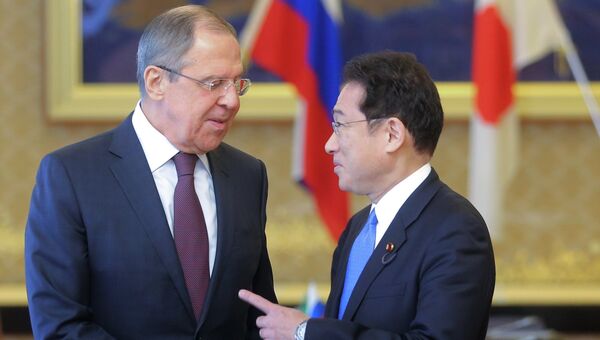 Министр иностранных дел Японии Фумио Кисида и министр иностранных дел РФ Сергей Лавров во время встречи в Японии. 20 марта 2017 Министр иностранных дел Японии Фумио Кисида и министр иностранных дел РФ Сергей Лавров во время встречи в Японии. 20 марта 2017