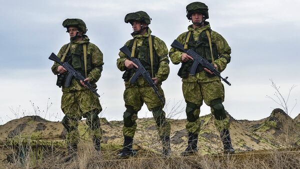 Военнослужащие на учениях ВДВ на полигоне Опук в Крыму Военнослужащие на учениях ВДВ на полигоне Опук в Крыму