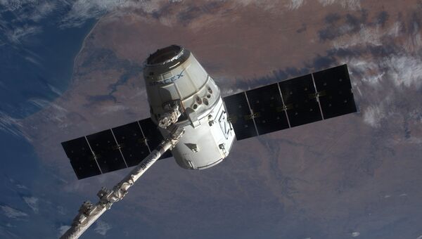Космический грузовик Dragon. Архивное фото Космический грузовик Dragon. Архивное фото