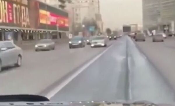 Гонки на Gelandewagen по Новому Арбату, стоп-кадр видео Гонки на Gelandewagen по Новому Арбату, стоп-кадр видео