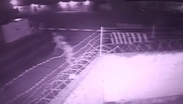 Нападение боевиков на базу Росгвардии в Чечне. Съемка камеры слежения Нападение боевиков на базу Росгвардии в Чечне. Съемка камеры слежения