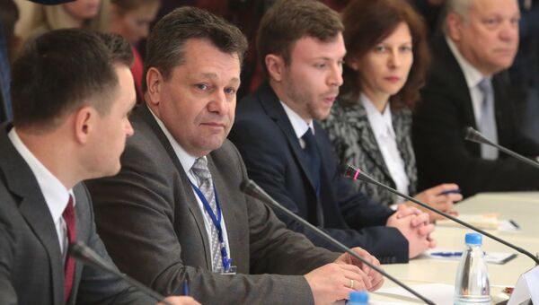 Глава делегации немецких политиков и бизнесменов псетивших Крым Андреас Маурер на встрече с председателем Госсовета Республики Крым Владимиром Константиновым Глава делегации немецких политиков и бизнесменов псетивших Крым Андреас Маурер на встрече с председателем Госсовета Республики Крым Владимиром Константиновым