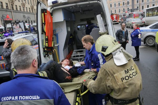Пострадавшая в результате взрыва в метро Санкт-Петербурга Пострадавшая в результате взрыва в метро Санкт-Петербурга