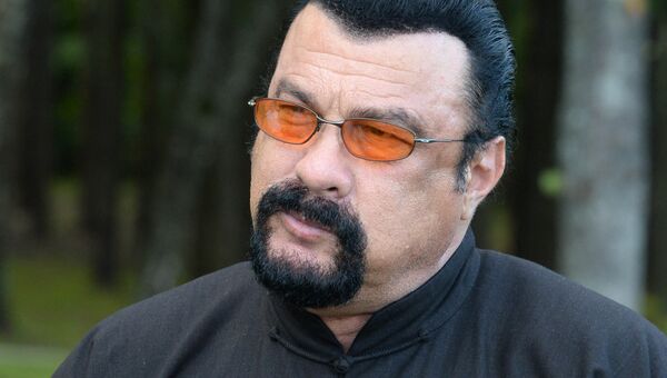 Американский актер Стивен Сигал во время визита в Белоруссию Американский актер Стивен Сигал во время визита в Белоруссию