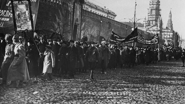 Первомайская демонстрация на Красной площади в Москве. 1917 год Первомайская демонстрация на Красной площади в Москве. 1917 год