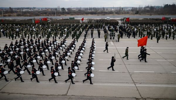 Совместная тренировка пеших парадных расчетов войск Московского гарнизона и механизированной колонны к участию в военном параде на Красной площади 9 мая 2017 года Совместная тренировка пеших парадных расчетов войск Московского гарнизона и механизированной колонны к участию в военном параде на Красной площади 9 мая 2017 года