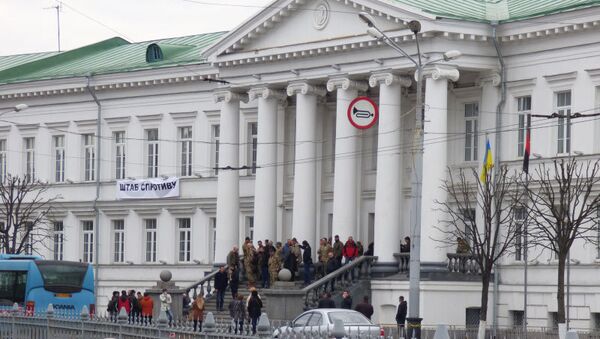 Протест возле здания Полтавского горсовета, Украина Протест возле здания Полтавского горсовета, Украина