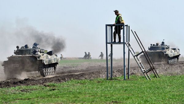 Боевые машины пехоты 150-й мотострелковой дивизии во время учебных стрельб на полигоне Кадамовский в Ростовской области Боевые машины пехоты 150-й мотострелковой дивизии во время учебных стрельб на полигоне Кадамовский в Ростовской области