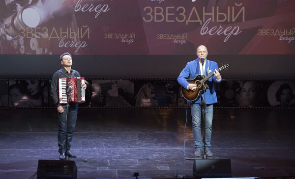 Музыканты Алексей Кортнев и Сергей Чекрыжов на Звездном вечере журнала Театрал в киноклубе Эльдар, Москва, 24 апреля 2017 Музыканты Алексей Кортнев и Сергей Чекрыжов на Звездном вечере журнала Театрал в киноклубе Эльдар, Москва, 24 апреля 2017
