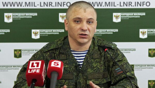 Официальный представитель Народной милиции ЛНР подполковник Андрей Марочко на пресс-конференции в Луганске Официальный представитель Народной милиции ЛНР подполковник Андрей Марочко на пресс-конференции в Луганске