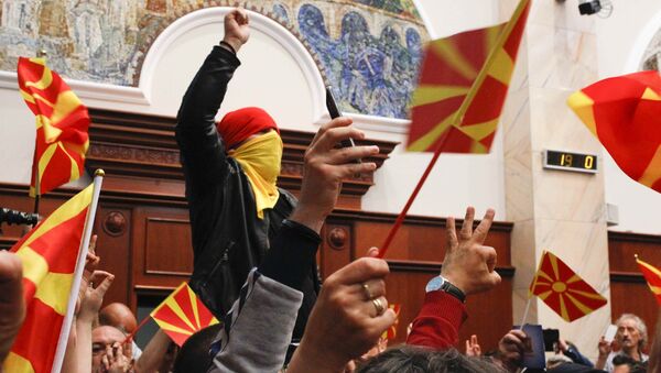 Протестующие в здании прламента Македонии в Скопье. 27 апреля 2017 Протестующие в здании прламента Македонии в Скопье. 27 апреля 2017